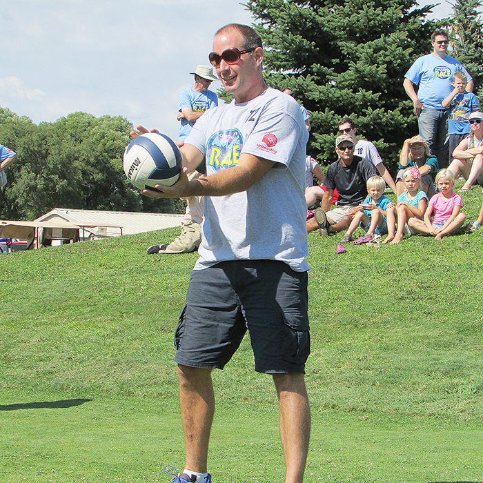 Jarrod DeNure of Team Bus A Move chose function over form when he borrowed a pair of women’s sunglasses so he could see to tee off with a volleyball as part of the final stage of the United Way’s Amazing Race Saturday. The KGB Reunion Tour, comprised of Scott Thompson and Dean Patterson, took top spot.