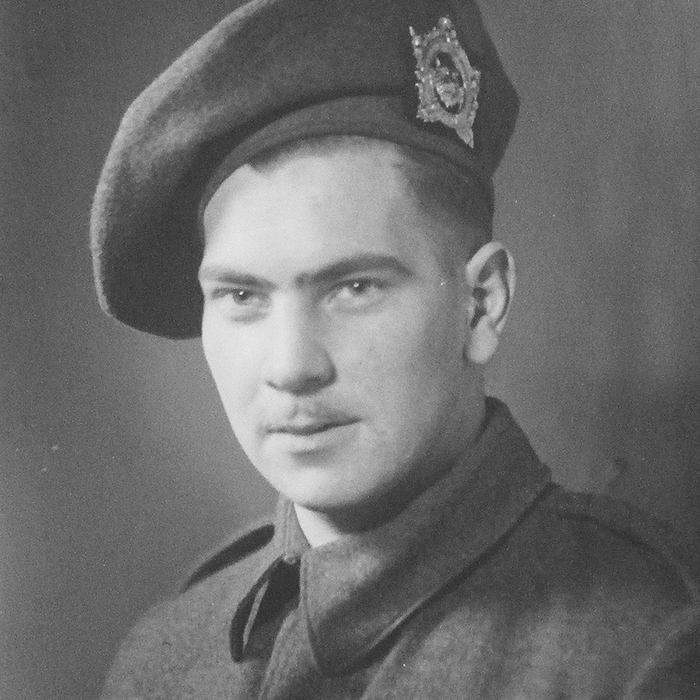 Photo of Harry Mills in uniform.