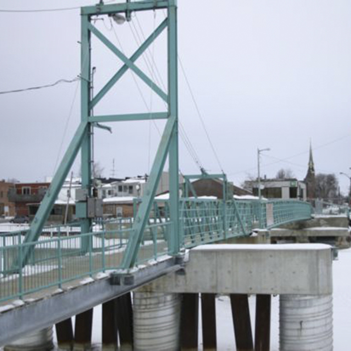 wallaceburg walking bridge