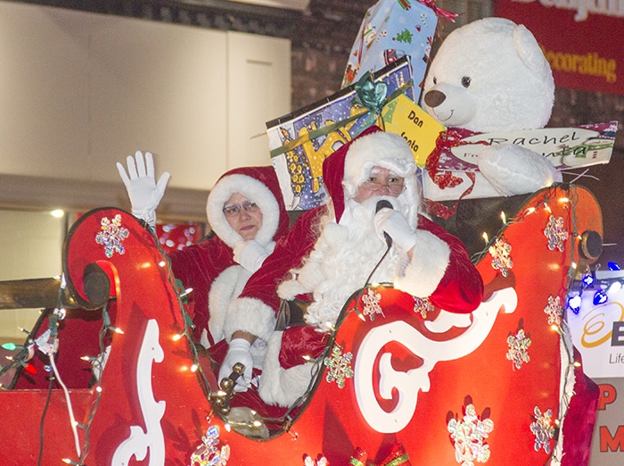 Santa Parade lights up Chatham’s core The Chatham Voice