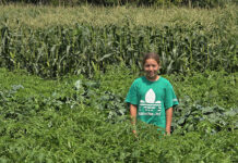 Teen grows, sells her own vegetables